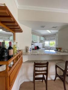 Espaço amplo a beira mar, cabe até 9 pessoas inst jurerealuguelapart