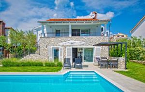 Villa Estate 2 by Villas Guide