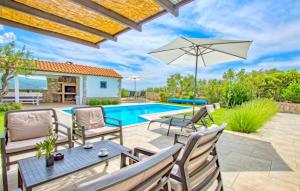 Villa Estate 2 by Villas Guide