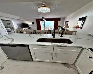 Vacation in Comfort and luxury - Updated 1BR King Bed Master Jacuzzi Suite - Wyndham Ocean Walk - Ormond Beach