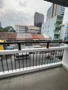 1BR Apt near Bui Vien Balcony & Washer 25