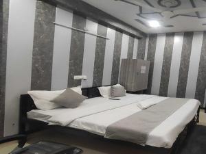 Hotel O Dwarka Hotel And Restaurant