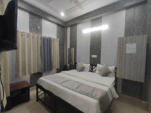 Hotel Sharvil Inn