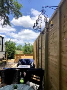 Luxury Caravan Rental in Texas for Amazing Glamping Getaways - 德里平斯普林斯