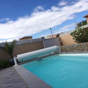 Villas Saint Cyprien Jolie villa climatisee avec piscine et jardin : photos des chambres
