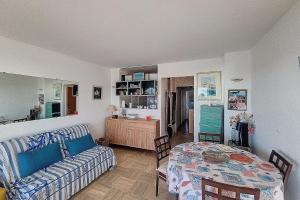Henri Camille Real Estate- LE CAP - 2 bedrooms Apt sea view