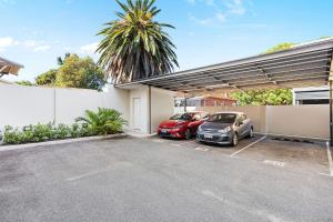 2bdr On Beaufort Street Parking