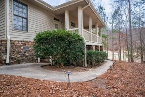 The Clubhouse Hideaway - The Greenview Den