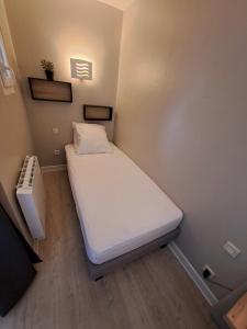 T2 apartment in residence with pool