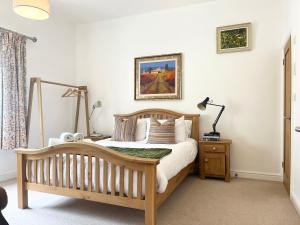 Stylish~Tasteful~2Bed~2Bath~Central~Townhouse