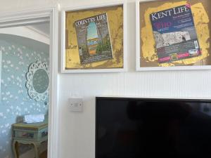 Broadstairs Beach Holiday Apartments, seafront stays opposite Kingsgate Bay with a parking space