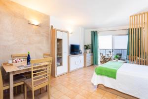 TenoHomes Oceanview Studio with Balcony