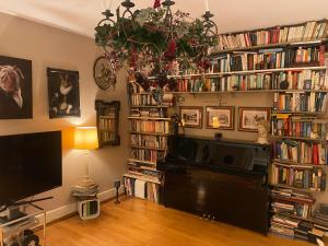 Jaros Place