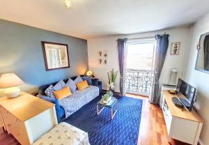 Nestor&Jeeves - CHAISE BLEUE - Central - Near Beach