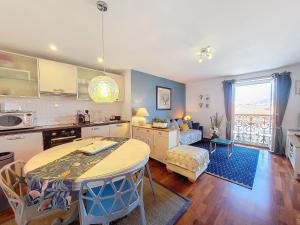 Nestor&Jeeves - CHAISE BLEUE - Central - Near Beach