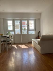 Preciosura a una cuadra de la mar! pleno Playa Grande