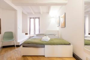 15th-Century Apt, City-MXP Train