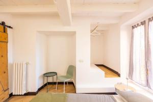 15th-Century Apt, City-MXP Train