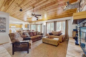 Fire Pit and Yard Woodsy Retreat Near Woodland Lake