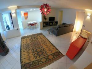 La Tana del Riccio - bilocale con giardino e Jacuzzi sulla collina di Aosta