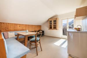 Pool Apartments Edith