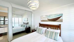 22 Bronze Beach - Stunning seaviews & beach access - 2BR Umhlanga