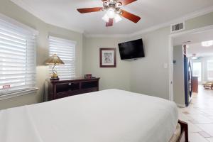 Seascape Condos: A SeaScape Paradise #1101