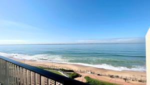 22 Bronze Beach - Stunning seaviews & beach access - 2BR Umhlanga