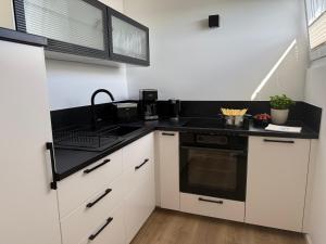 FeWo "Freiheit" - Panoramablick - großer Balkon, ganzjährig zu nutzen - schnelles WLAN - Parkplatz - 300 Meter zum Strand