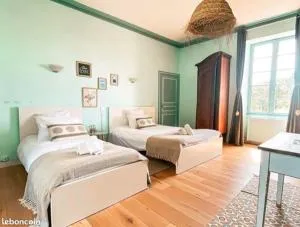 Jolly Château - private room "Blaues Zimmer" - La Jonchère