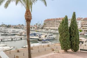 WELCS ESTUDIO 228 EMP frente al canal