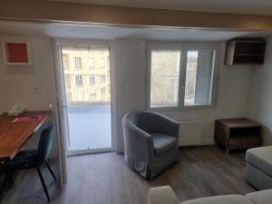 Studio with terrace, very central