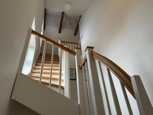 Stort byhus ved havnen i centrum