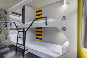 Sixtuple Room with Private Bathroom room in The Hive Party Hostel Budapest