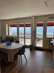 Appartements Bright 50m apartment with magnificent lake view : photos des chambres