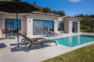 Eirini by Vintage Travel