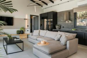 Eirini by Vintage Travel