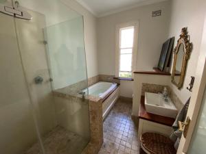 A sunny open-plan family home, Cape Town