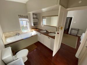 A sunny open-plan family home, Cape Town