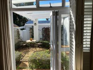 A sunny open-plan family home, Cape Town