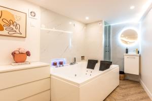 Appartement dexception avec Jacuzzi et AC - 6P