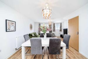 Chic House With Parking And Private Garden