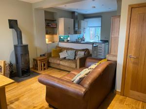 Riverside Cottage with secure bike storage