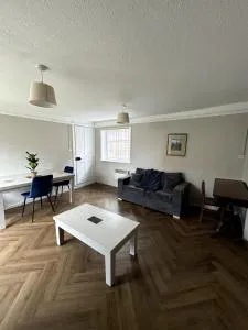 Flat in Salisbury City Central - Winterbourne Dauntsey