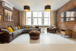 Luxury Penthouse with Private Roof Terrace