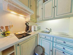 Appartements Appartement 2 pieces avec terrasse et piscine, La Londe-les-Maures - FR-1-826-9 : photos des chambres