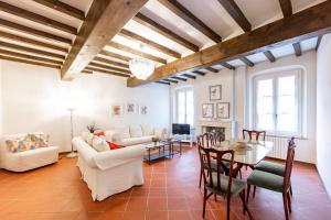 Large Apartment in the Historic Center of Parma