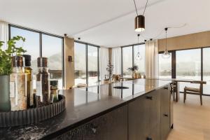 Lofoten luxury with seaview sauna and jacuzzi