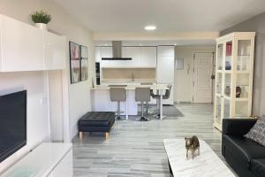 2 BEDROOM 2 BATHROOM APARTMENT in the heart of Fuengirola with big terrace and free parking space close to beach