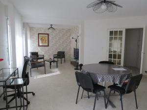 Home SAINT-MAURILLE coeur dAngers et Parking